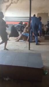 Breasts Pop Out As 2 South African Women With Big Breasts Are Seen Fighting In Public (18+) Breasts Pop Out As 2 South African Women With Big Breasts Are Seen Fighting In Public (18+)