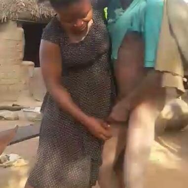 African Woman Playing With Old Man’s Dick In Public (18+)